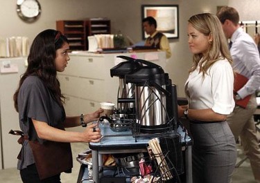 Julia from Parenthood talks to Zoe at a coffee cart