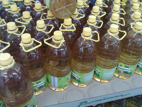 Olej roślinny z Lidla / Vegetable oil on store shelf