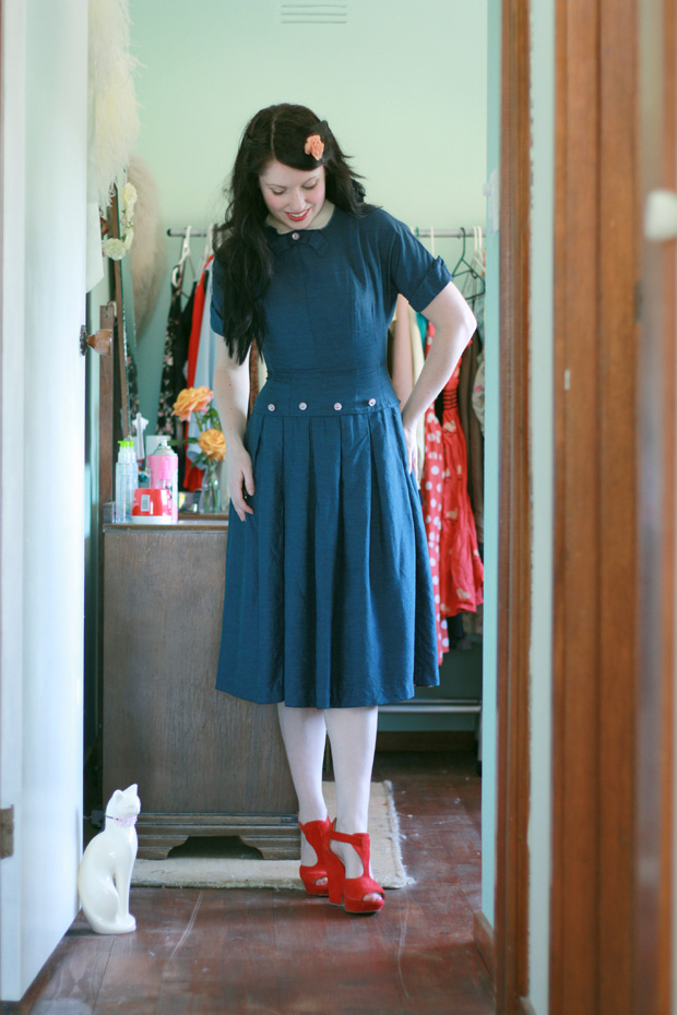 1940s blue dress red shoes a