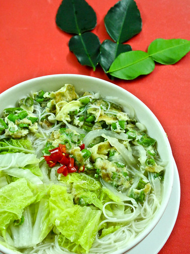 IMG_0232  Dinner - Vegetarian Beehoon soup . 素食米粉汤