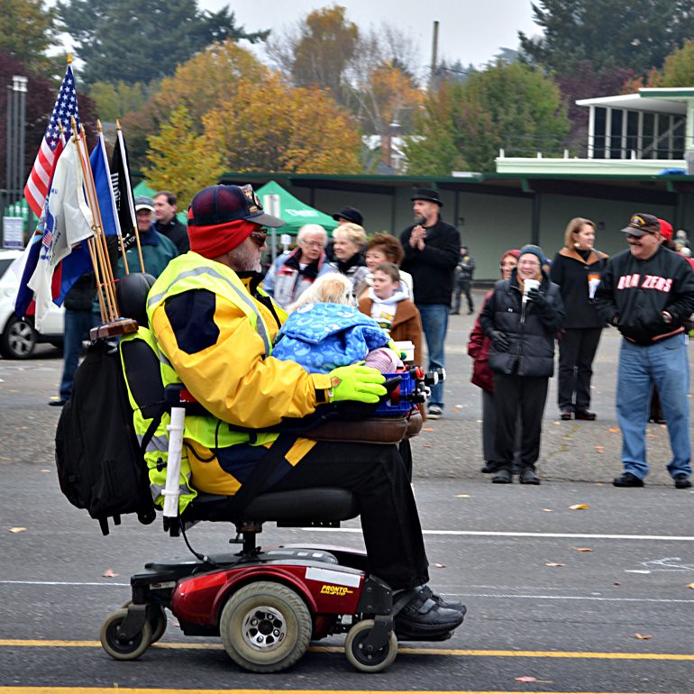 DSC_0157_veterans_day_parade_chair_scooter