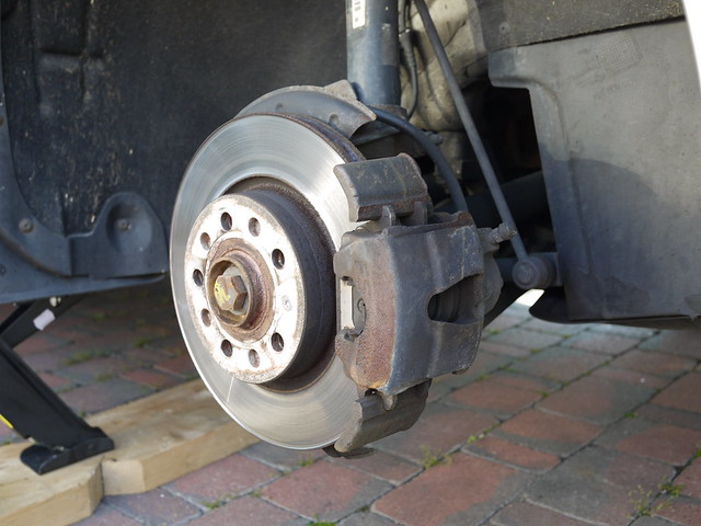 CHECK SIZE SKODA OCTAVIA 1.4 TSI 09-13 FRONT AND REAR BRAKE DISCS AND PADS 