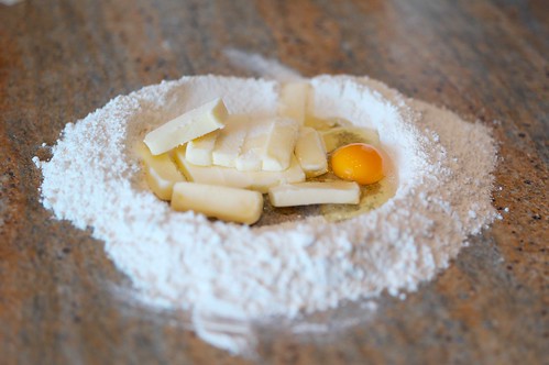 Рецепт клубничного соуса для торта и торта с клубникой и базиликом от Армана Арнала