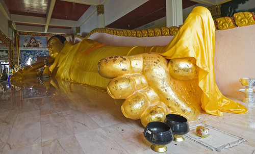 Reclining Buddha at Koh Sirey Temple