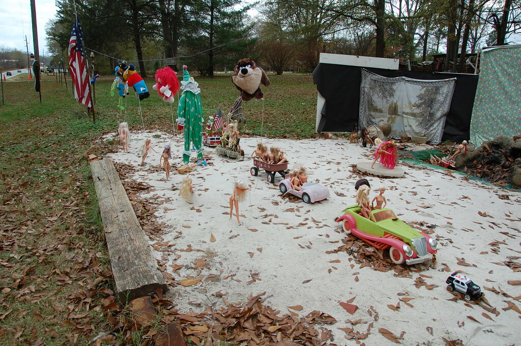 Is Barbie Beach the tackiest roadside attraction ever? See 
