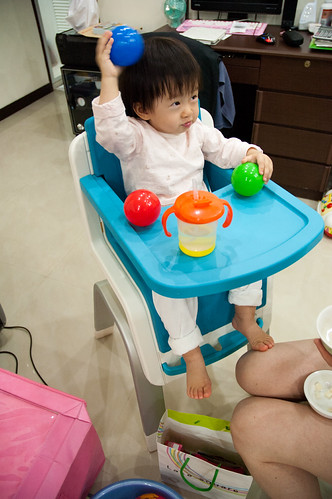 Abigail and balls. 孟姸與球球！