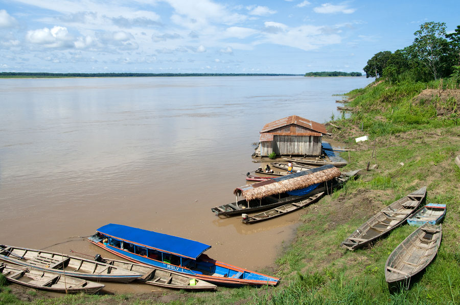 Стоянка у деревни ашанинка. Река Амазонка, Перу