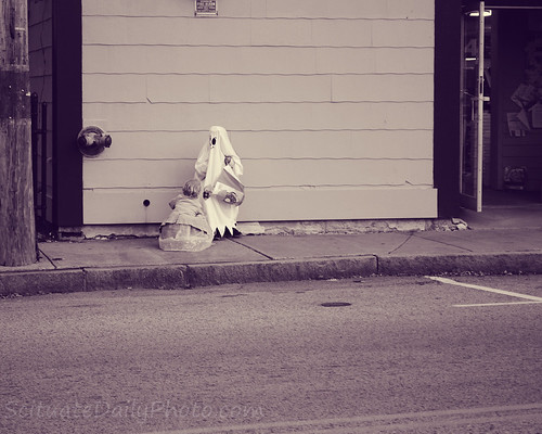 Monochrome Monday: Happy Halloween