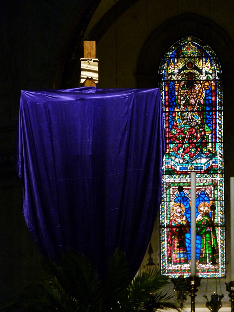 Detto questo spir² DoppioM Tags church florence veil christ cross jesus violet stainedglass