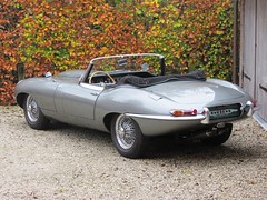 Jaguar E-Type 3.8 OTS (1962).