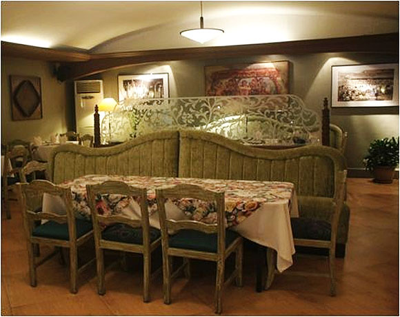 Main dining area in Mario's in Tomas Morato