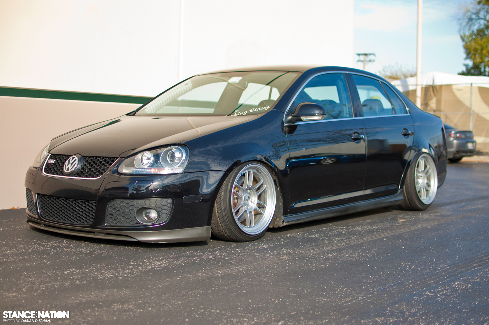 damn i forgot to mention Steeze_Its rocking a retarded static stance 17x9.5...