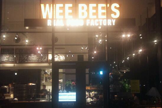 新しいレストラン　WEE BEE'S　が...