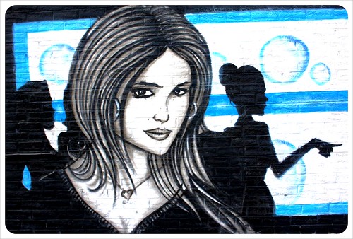 montreal street art woman