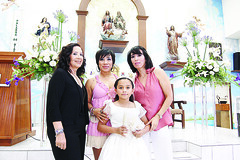 0677 Sara Montes de Ramírez, Sara Ramírez Montes y Adriana Ramírez de Ugalde, con María Celeste.