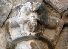 Monestir de Sant Pere de Galligants, Gerona, portal jamb capital with head and horses