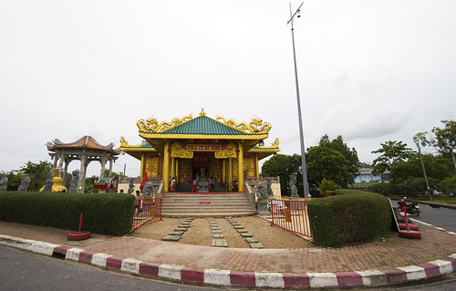 Sapan Hin Shrine from the road