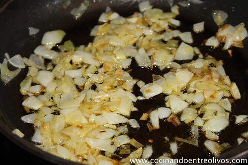 Tortilla de patatas con pimiento y chorizo. (10)