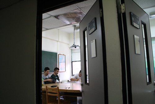 [台湾2.5] 小さい声でニーハオと言って教室に入るTAKA