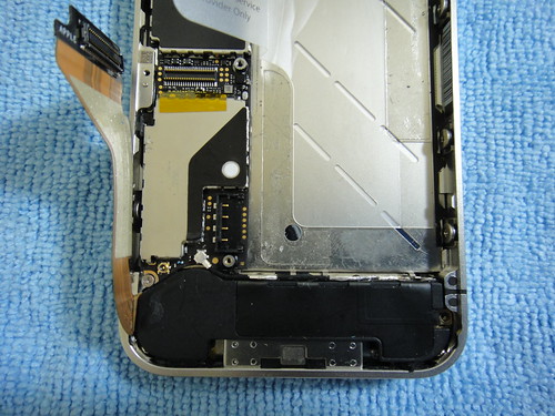 Antenna/Speaker at the bottom of iPhone4