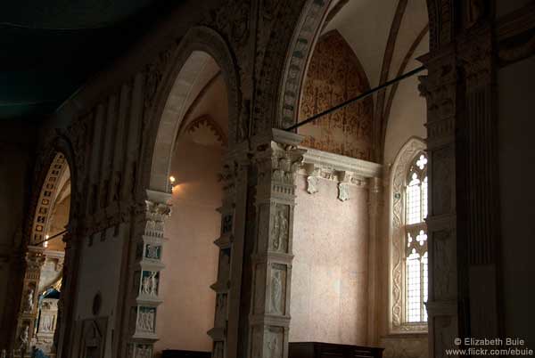 Interior, Duomo di Rimini<br/>© <a href="https://flickr.com/people/39041248@N03" target="_blank" rel="nofollow">39041248@N03</a> (<a href="https://flickr.com/photo.gne?id=6101392942" target="_blank" rel="nofollow">Flickr</a>)
