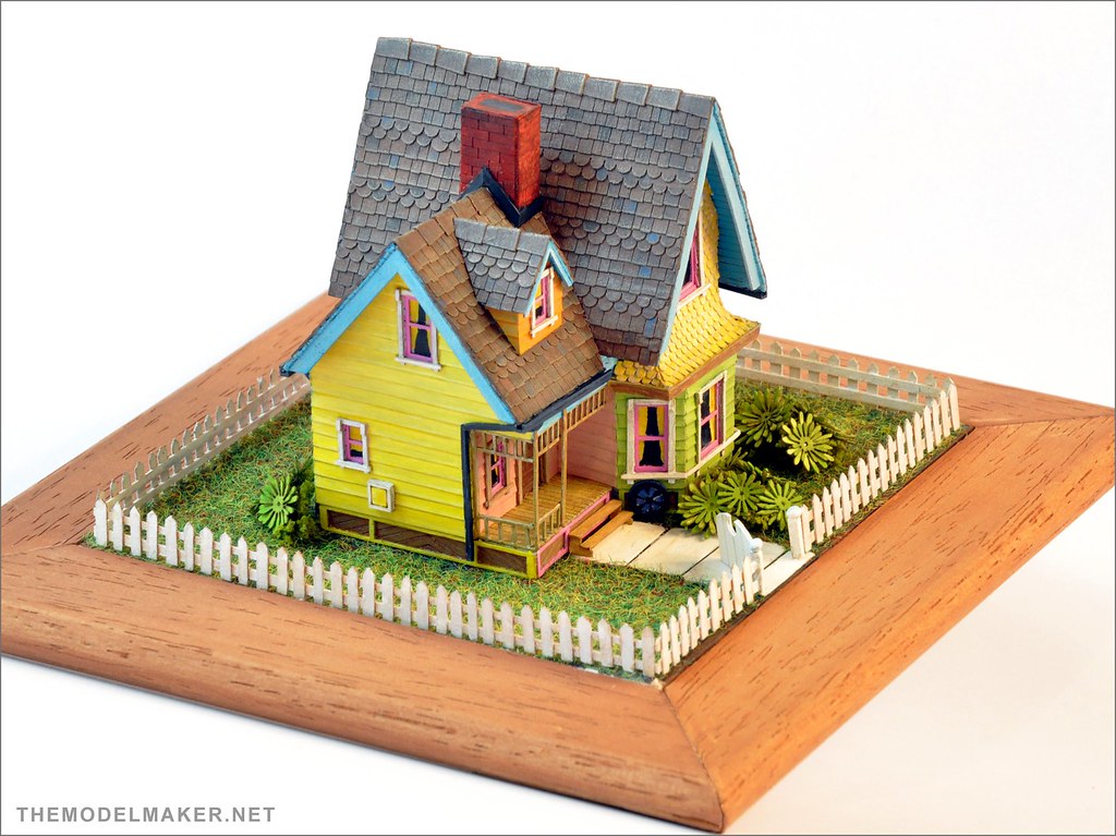 Miniature Pixar Up scale model I built before movie was released. For the long time this was the only Up house toy you could find on internet. This Up house is roughly in N scale so 1:160 