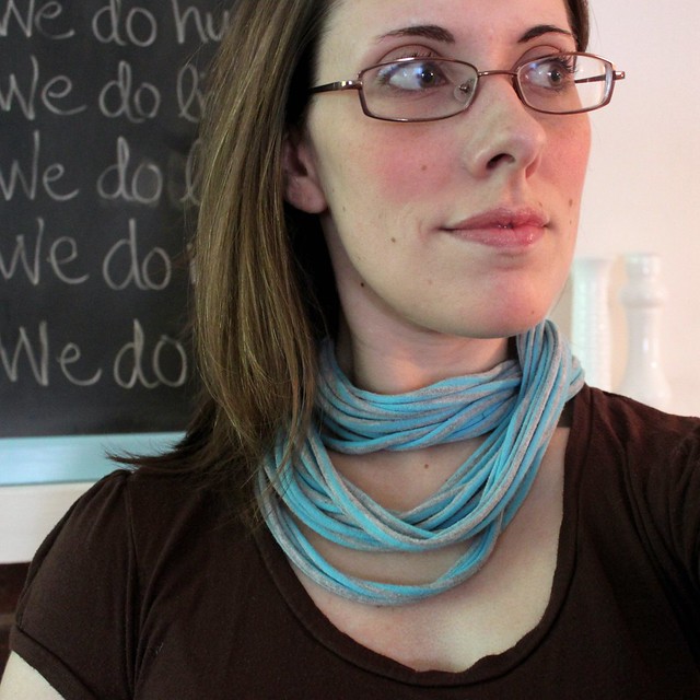 This Girl's Life: {DIY t-shirt scarf}