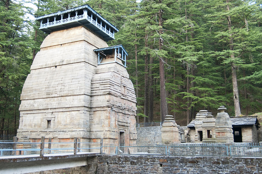 Храм Дандешвар