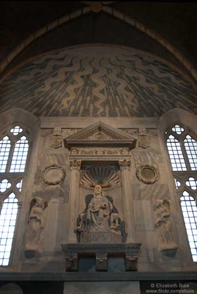 Interior, Duomo di Rimini<br/>© <a href="https://flickr.com/people/39041248@N03" target="_blank" rel="nofollow">39041248@N03</a> (<a href="https://flickr.com/photo.gne?id=6101392718" target="_blank" rel="nofollow">Flickr</a>)