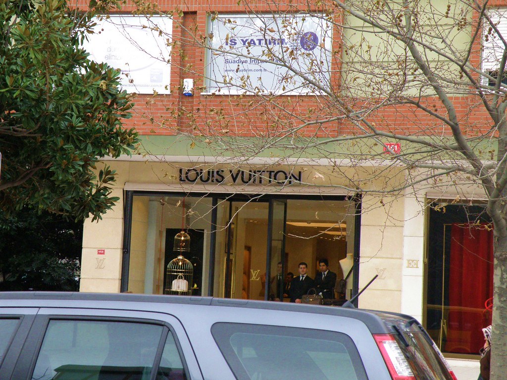 Louis Vuitton Aventura: Map, Address And Phone Number