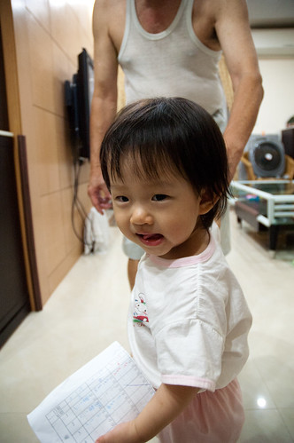 Grandpa walking Abi around. 爺爺帶著姸姸走走路～