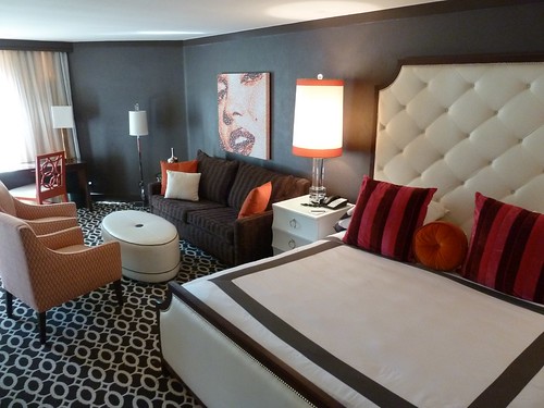 Going Glam At the Riviera Palm Springs