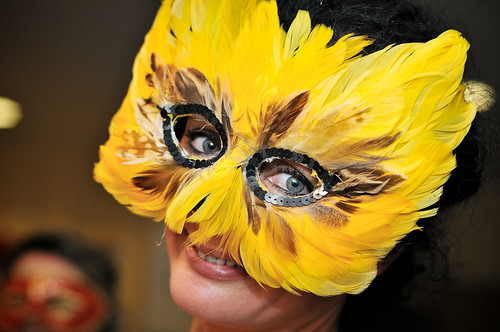 the mask with the most feathers of the evening