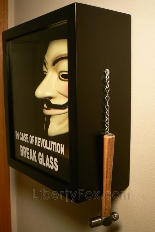 Guy Fawkes - Em caso de Revolução quebre o vidro
