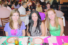 2131 Rosy Rodríguez, Brenda Valencia y Katia Moya de Nuñez.