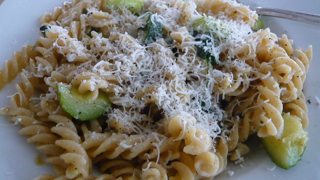 penne with butter, zucchini and mint