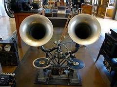 Anglų lietuvių žodynas. Žodis record-player reiškia n gramofonas, patefonas; grotuvas lietuviškai.