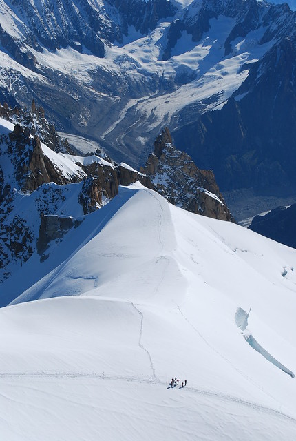 Alpinistas en el macizo del Mont Blanc