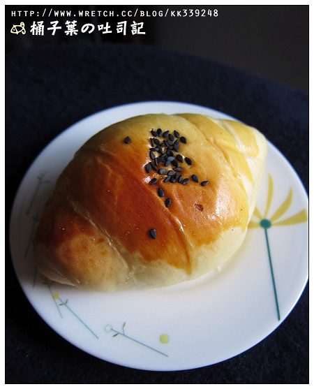 【麵包點心】諾蔓日式烘焙．奶油菠蘿．蔥花火腿麵包．巧克力捲蛋糕 -- 好久沒吃鹹麵包了