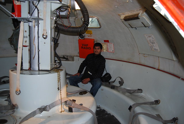 Pau en una cabina submarina del museo del petróleo de Stavanger