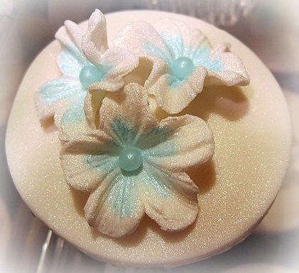 blue blossoms cupcake p