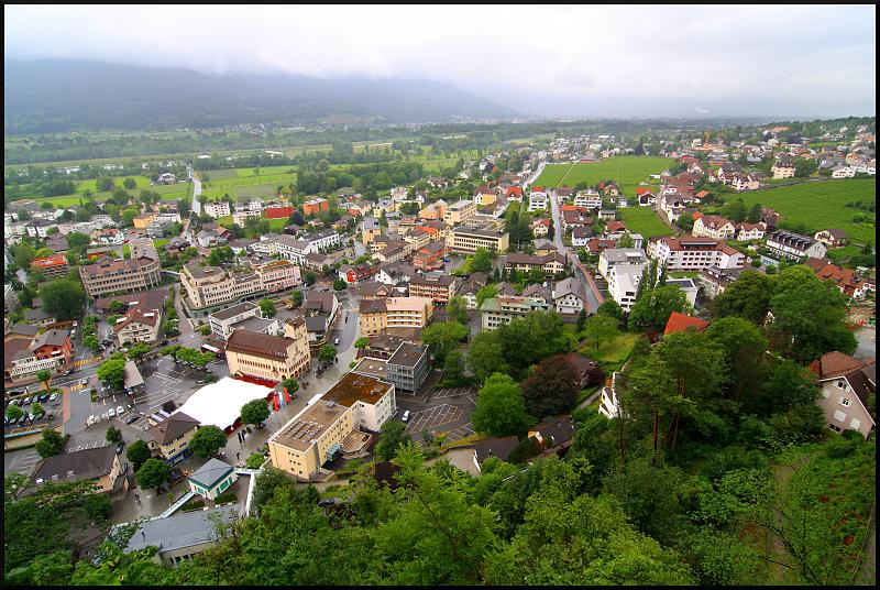 Vaduz, Liechtenstein<br/>© <a href="https://flickr.com/people/49908474@N00" target="_blank" rel="nofollow">49908474@N00</a> (<a href="https://flickr.com/photo.gne?id=5994487200" target="_blank" rel="nofollow">Flickr</a>)