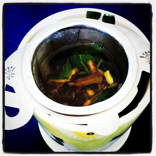 Tea infuser and liquorice and mint tea