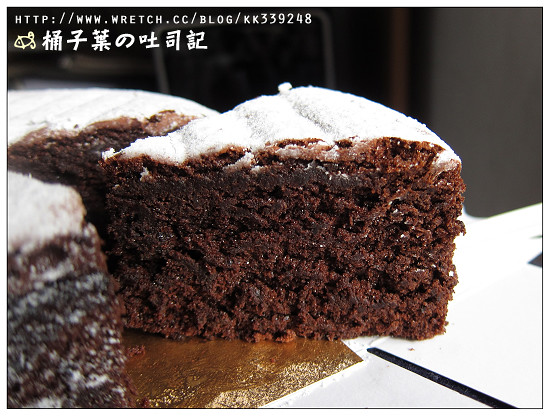 【連鎖烘焙】Amo 阿默典藏蛋糕．瑞士古典醇黑巧克力 -- 整個喀掉的濃郁巧克力