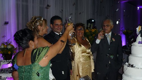 O brinde dos noivos com a familia