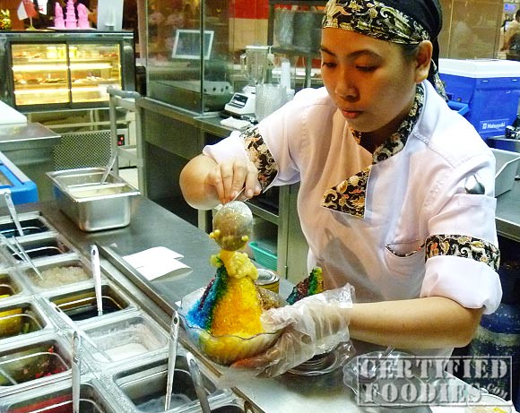 They prepare your orders right in front of you at Orchard Road - CertifiedFoodies.com