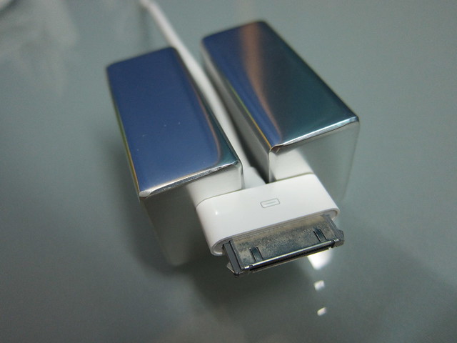 Top Groove (Apple Dock Connector to USB Cable)