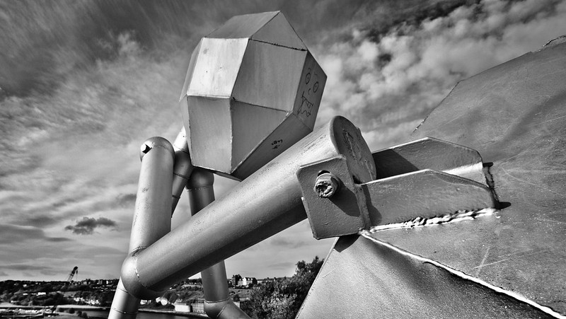 Men of Steel. Monochrome. Sculptures on the banks of the River Wear. Sunderland.<br/>© <a href="https://flickr.com/people/37386299@N08" target="_blank" rel="nofollow">37386299@N08</a> (<a href="https://flickr.com/photo.gne?id=6193033670" target="_blank" rel="nofollow">Flickr</a>)