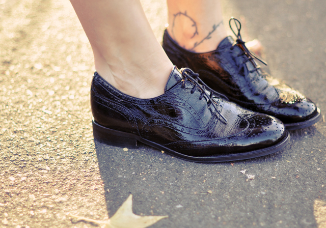 black patent leather  lace up oxford  shoes 