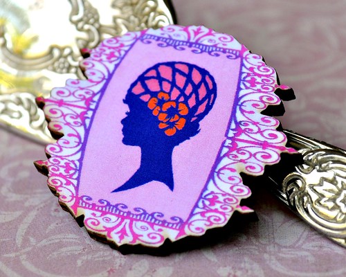 A new twist on Cameo Brooches – Retro Nouveau Style! {Plus one kitty…}